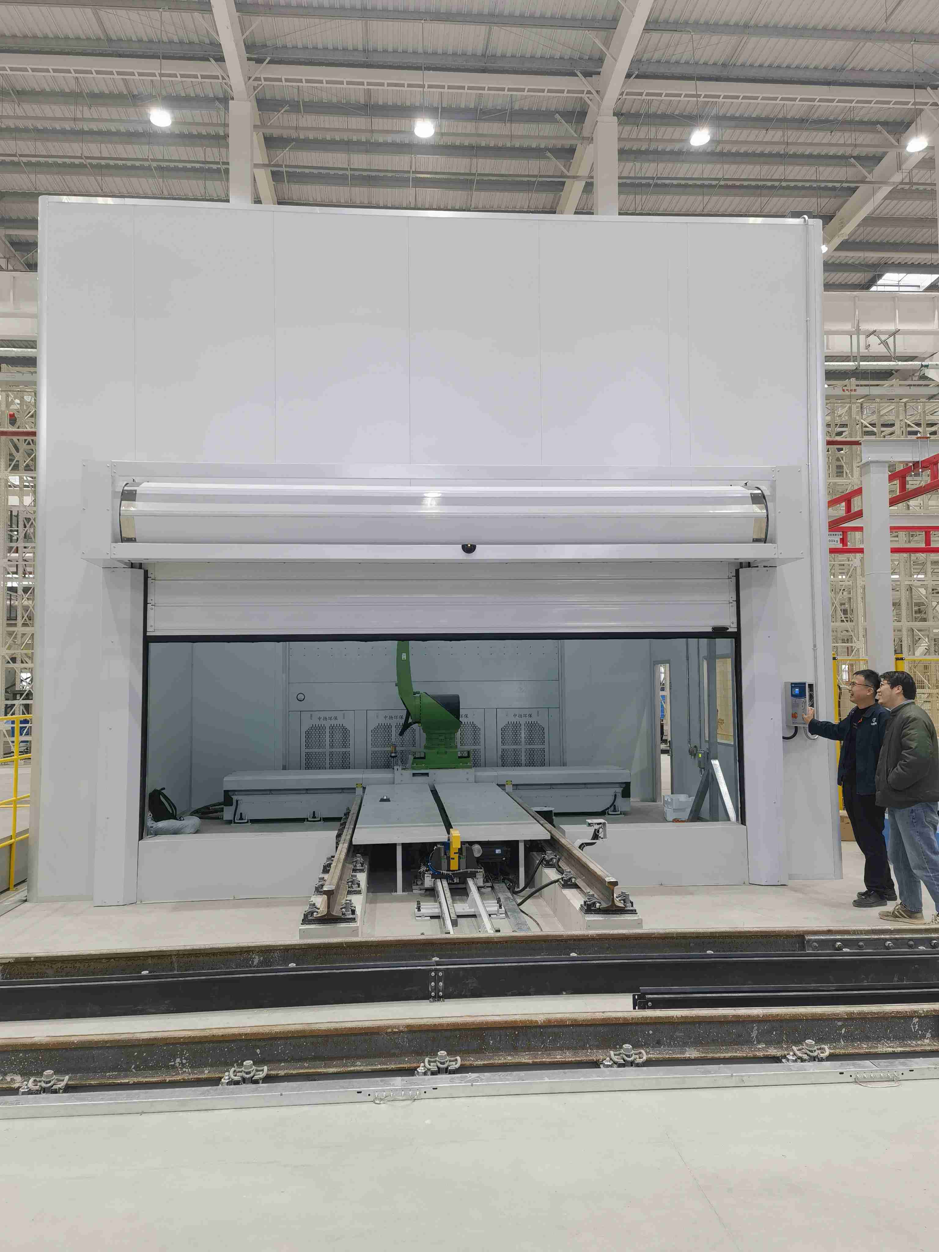 航天一院：机器人自动喷涂线