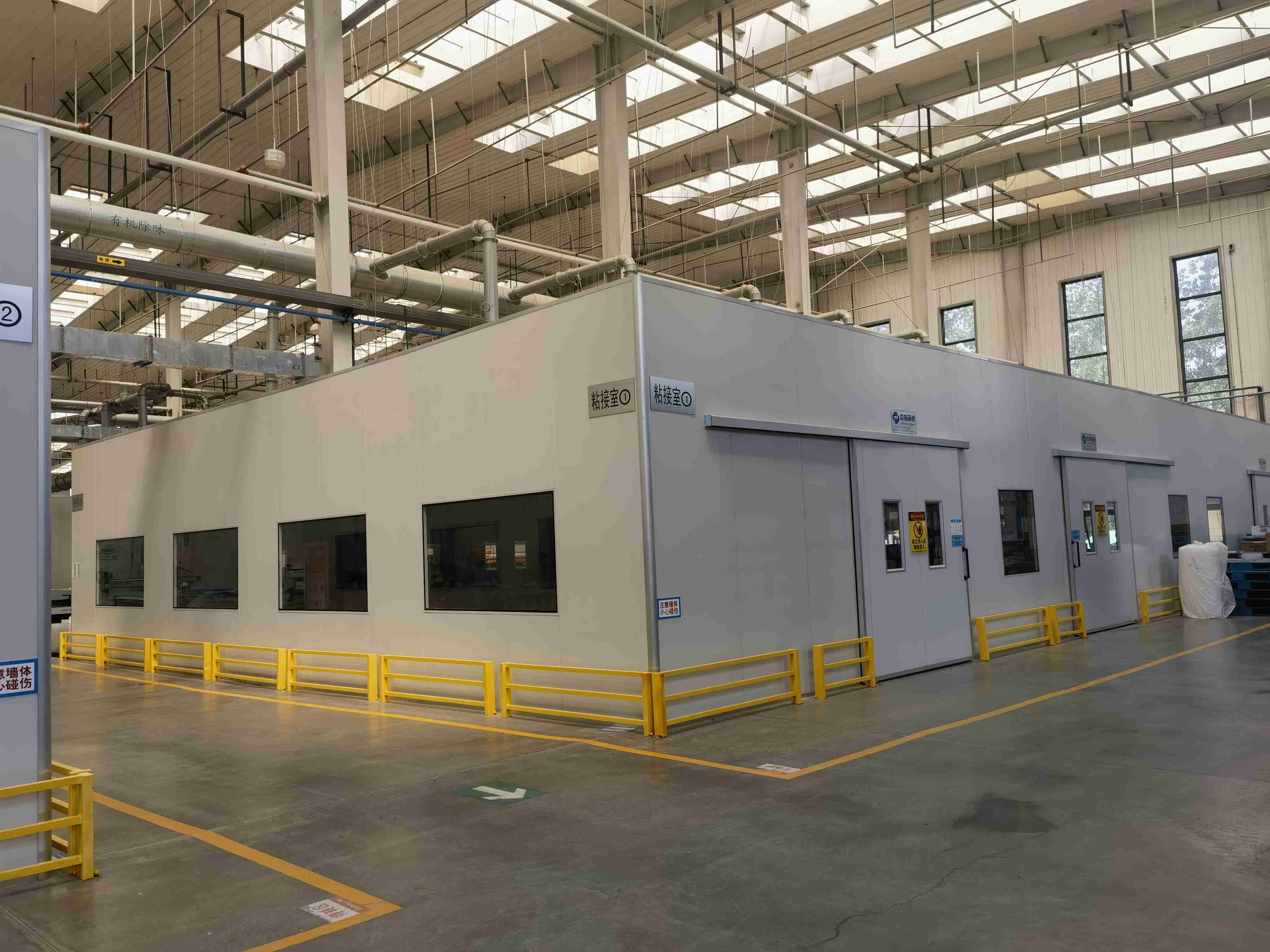 华创展柜：喷烤漆房