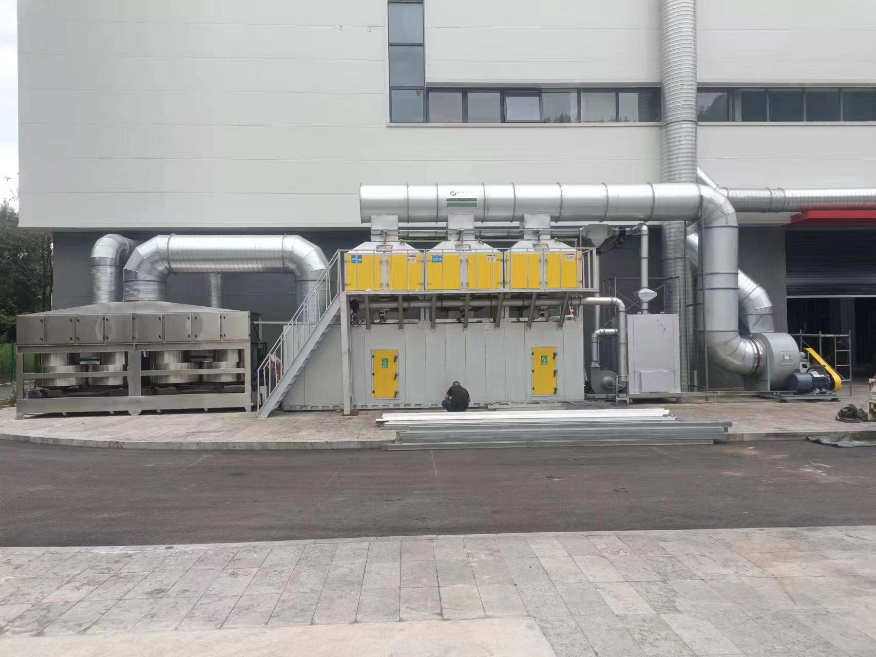 活性炭吸附+催化燃烧